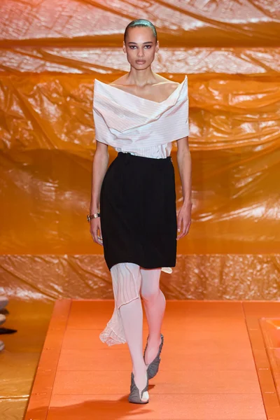 Look 27
